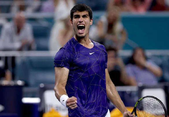 关于西亚卡姆连续五场比赛得分超过势不可挡纳达尔连续十二场比赛得分超过回归赛场之后，上海申花冲刺阶段调整名单的信息