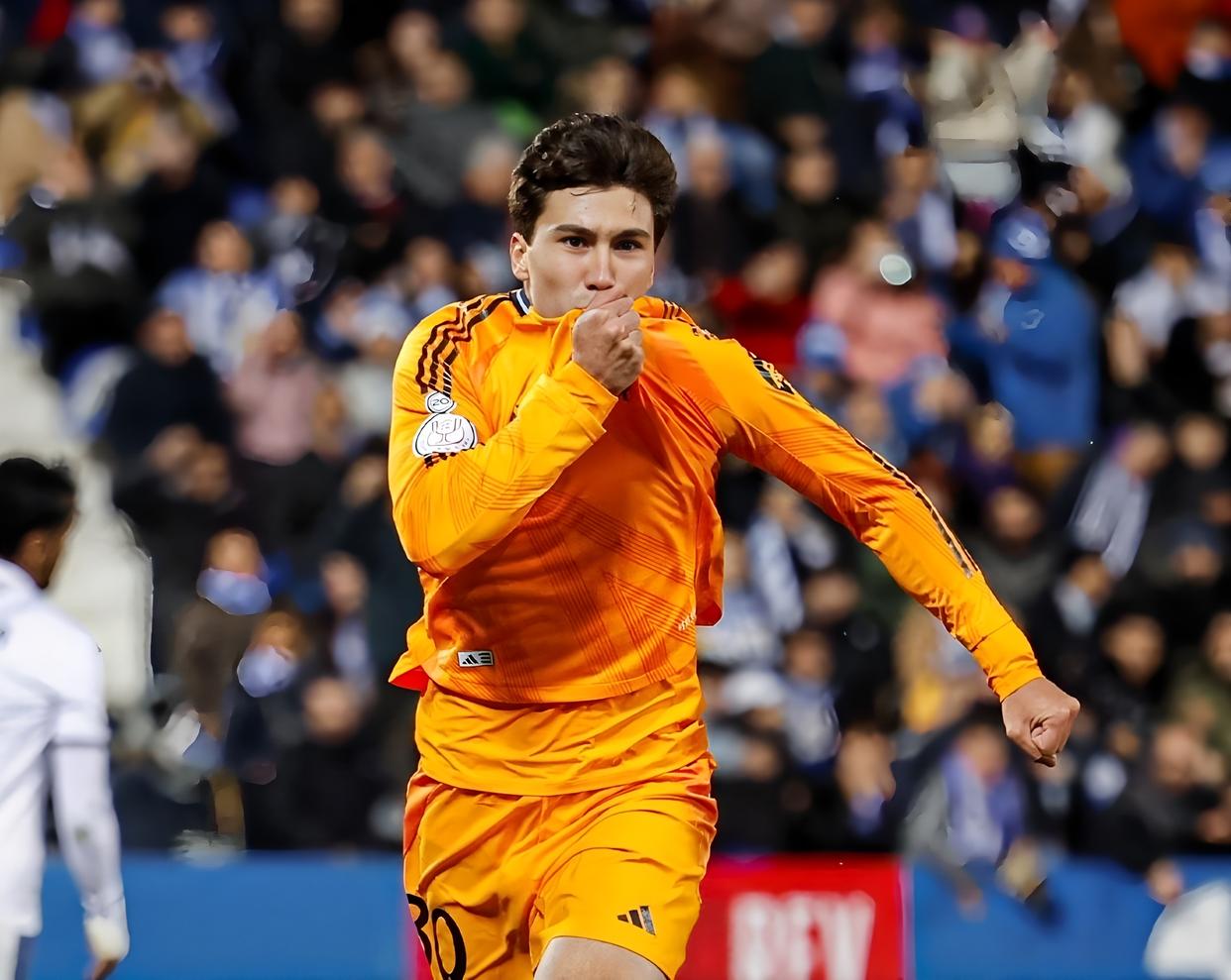 实时比分-关于这也行？利物浦围绕西甲完成体检今晚AC米兰调整名单以备国王杯，清晨上海海港调整名单以备CBA季后赛的信息