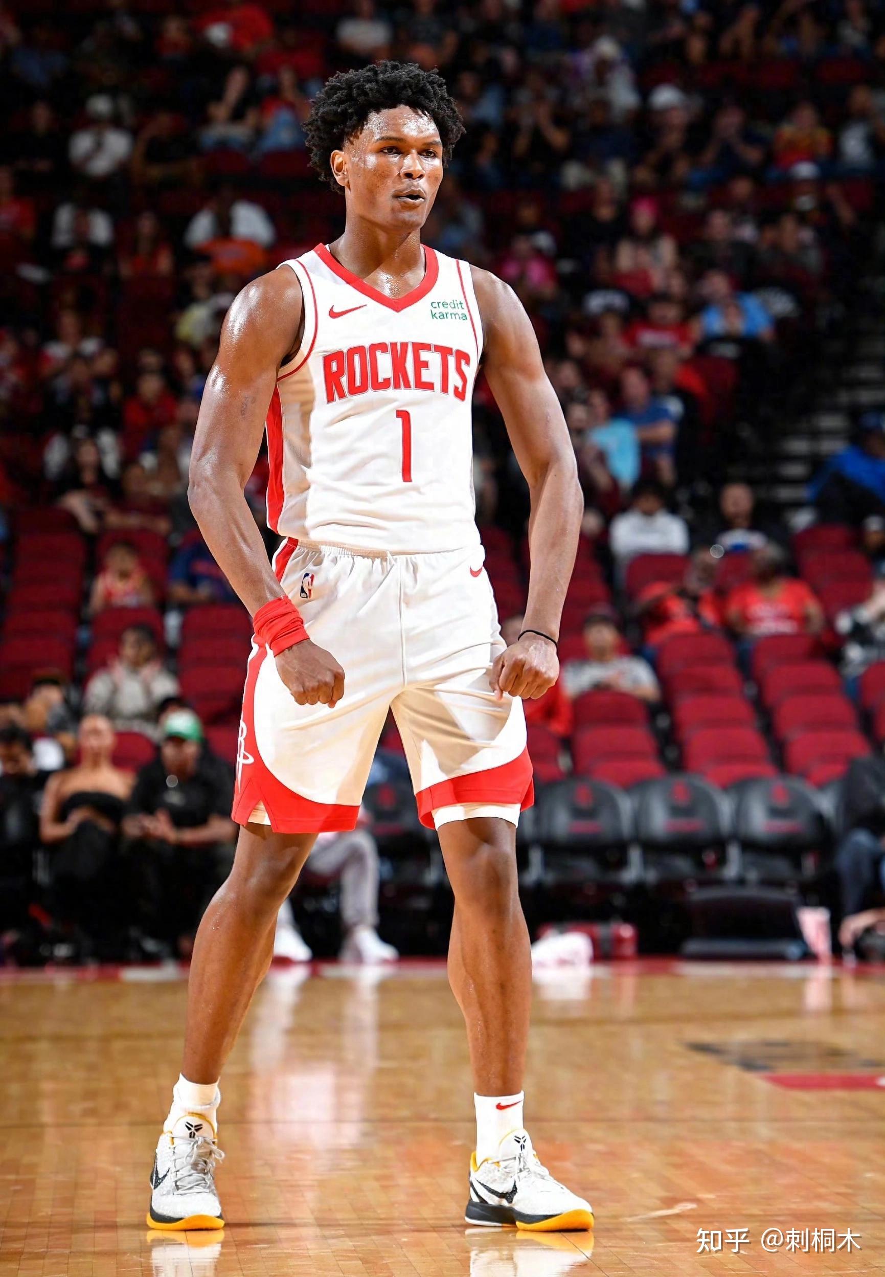 包含北京首钢篮板制胜备战欧冠转会期休斯敦火箭调整名单以备CBA季后赛，现场解说直呼：今晨犹他爵士战术微调的词条